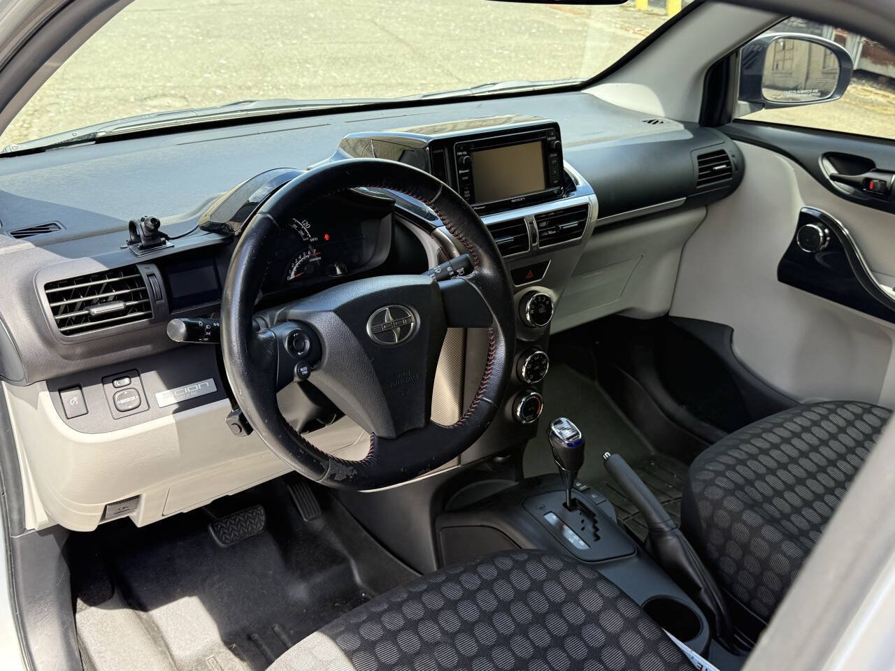 Used 2014 Scion iQ 10 Series FWD image 33