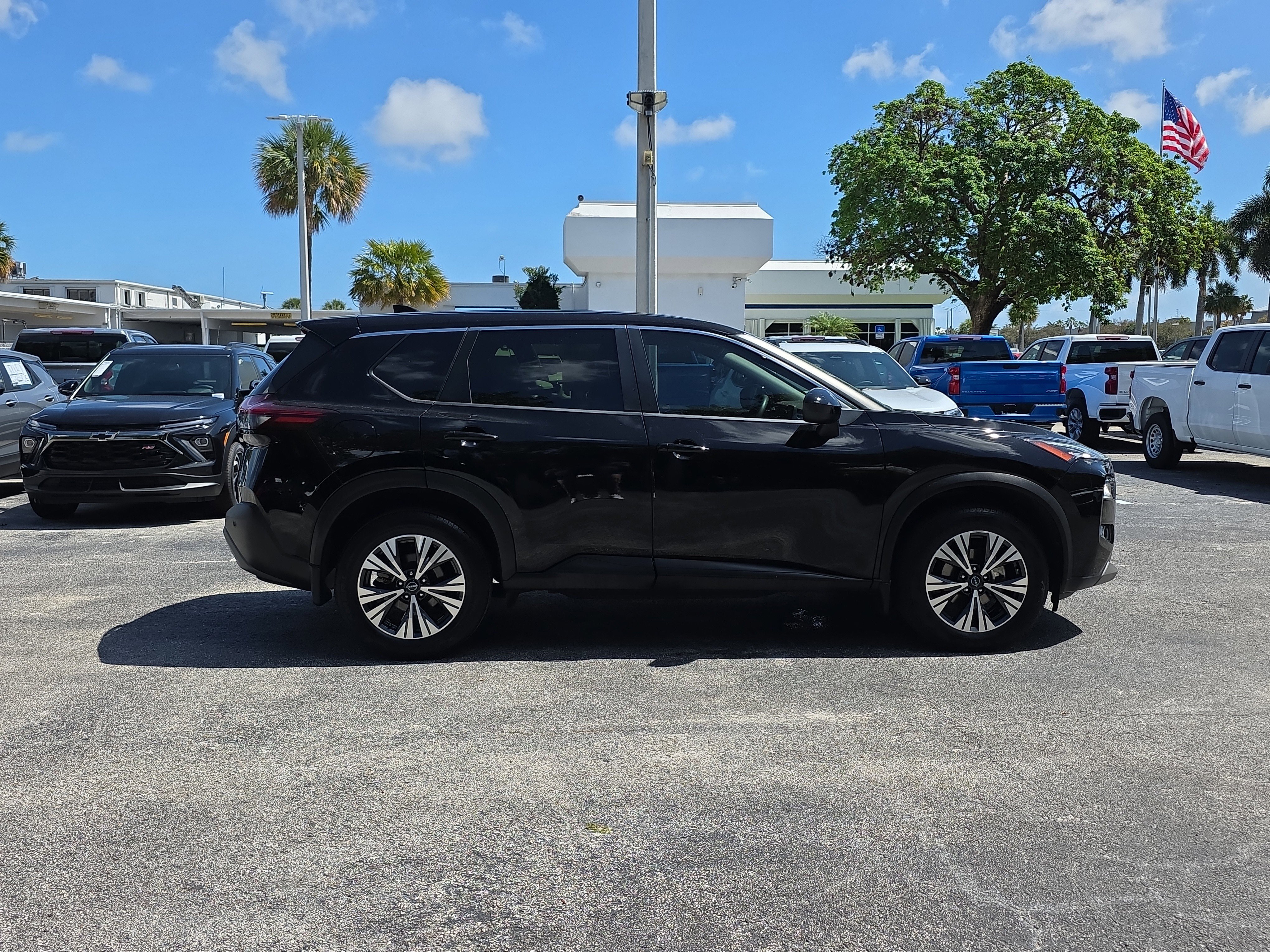 Used 2023 Nissan Rogue SV image 8