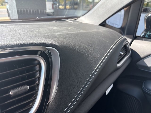 New 2026 Chrysler Pacifica Limited image 25
