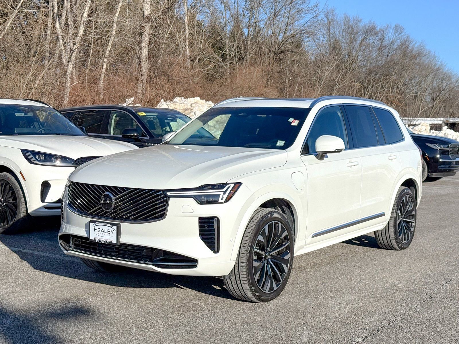 Used 2025 Volvo XC90 T8 Ultra w/ Protection Package AWD/4WD image 3