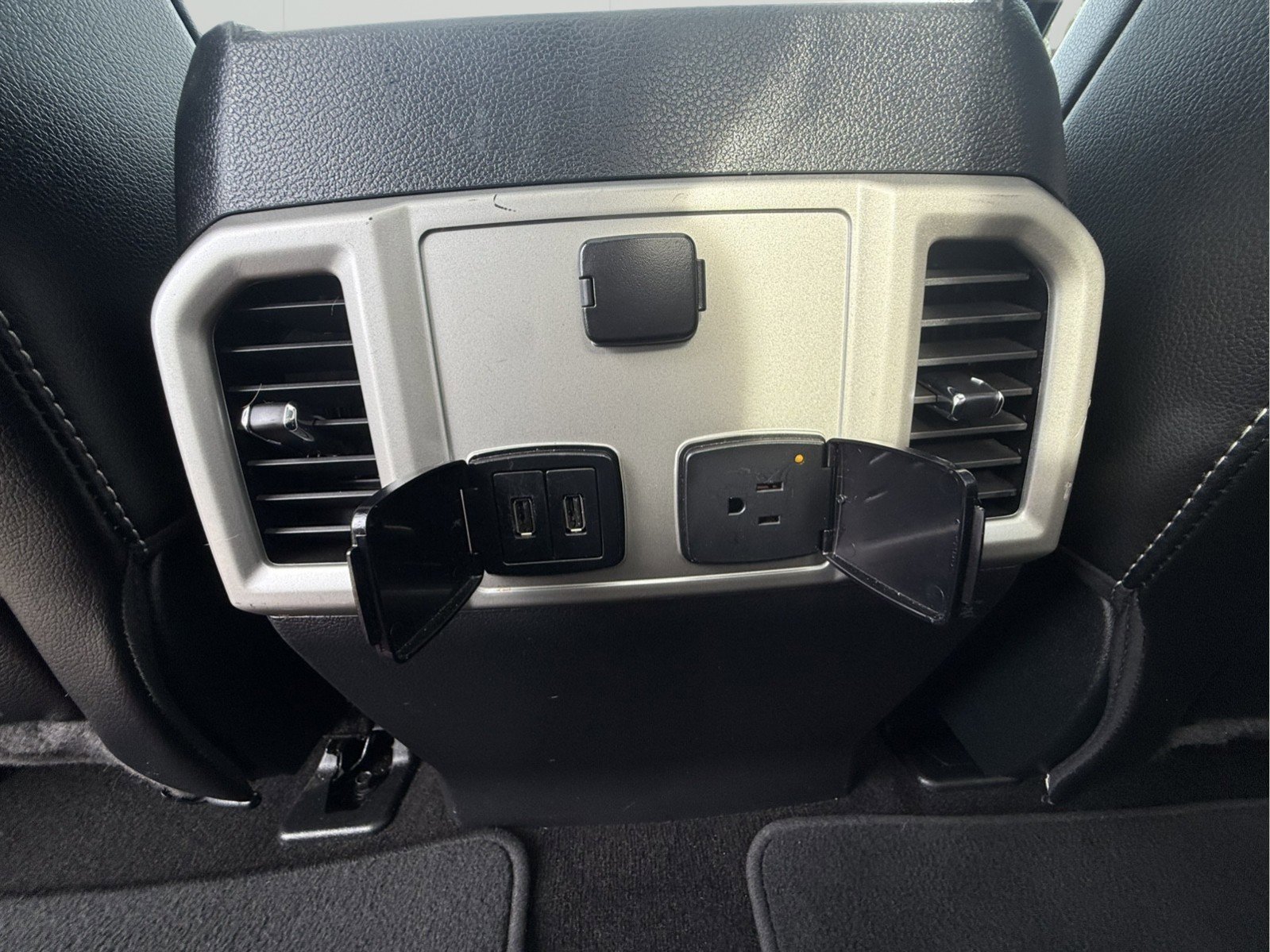 Used 2019 Ford F150 Lariat image 34