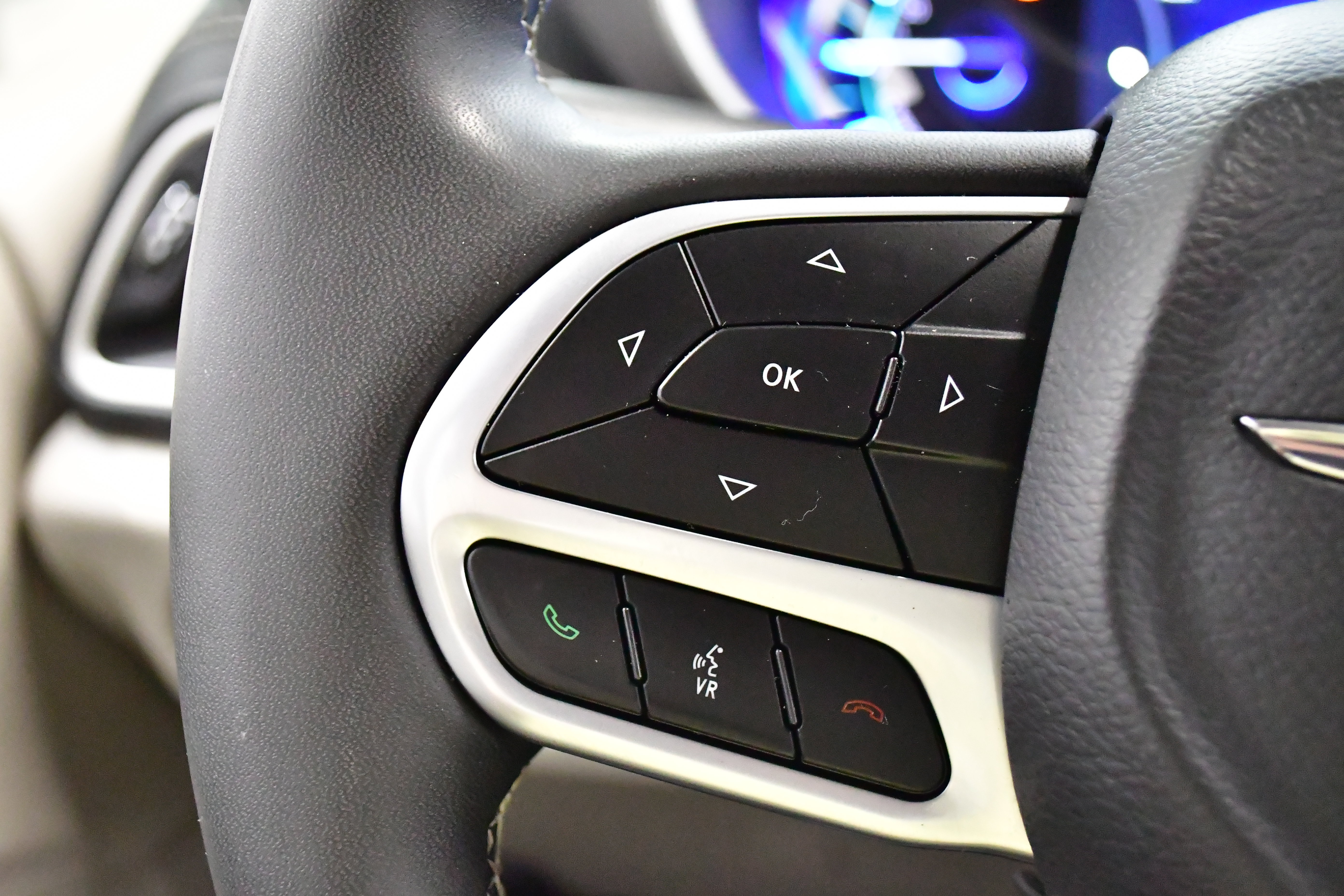 Used 2024 Chrysler Pacifica Limited FWD image 23