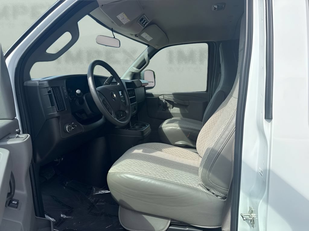 Used 2025 Chevrolet Express 3500 LS RWD image 5