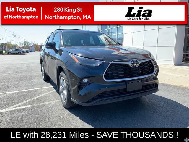 Used 2023 Toyota Highlander LE image 1