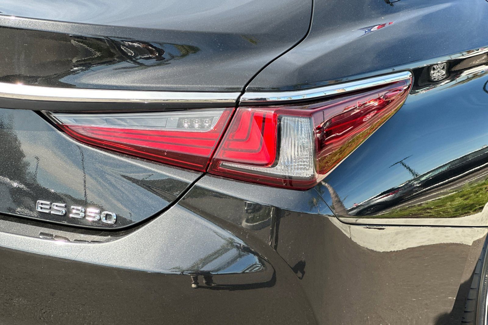 Used 2024 Lexus ES 350 w/ Accessory Package (Z2) image 36