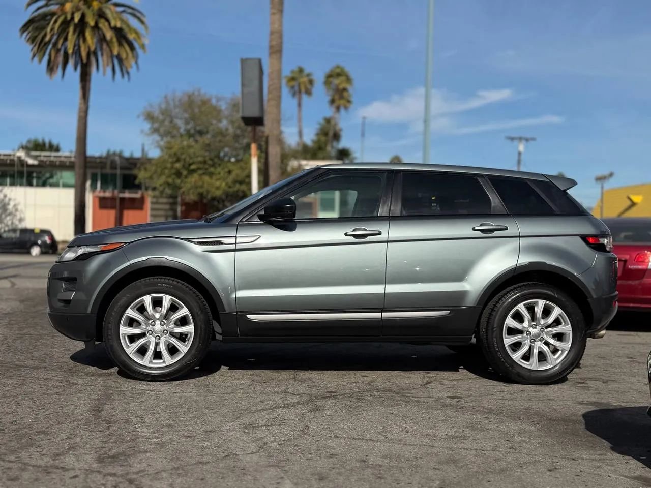 Used 2015 Land Rover Range Rover Evoque Pure image 9