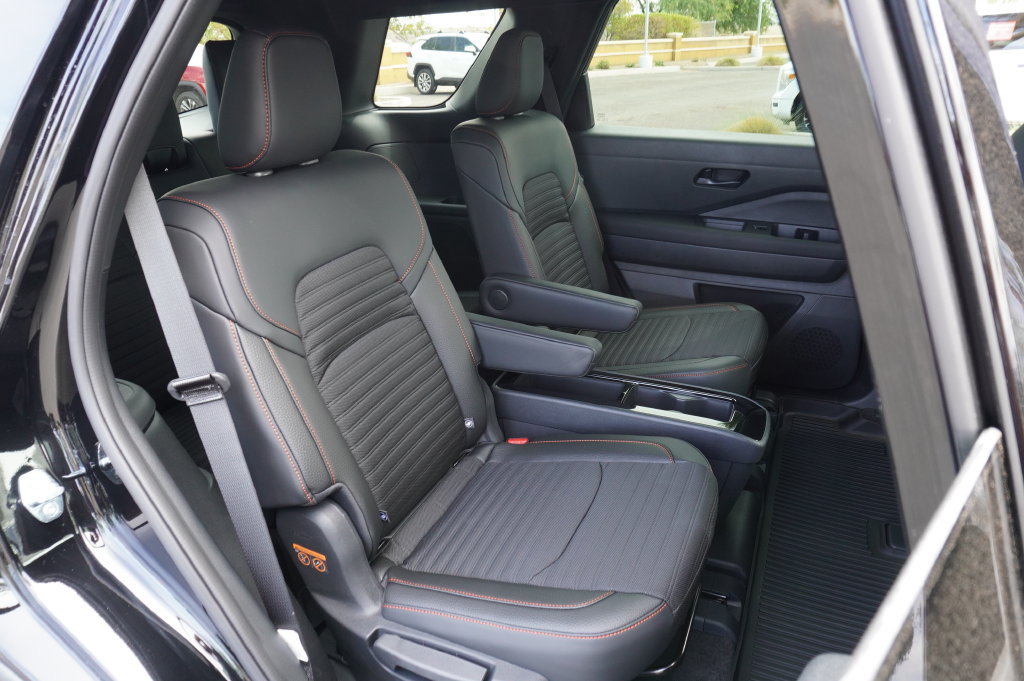 New 2026 Nissan Pathfinder Rock Creek w/ Rock Creek Premium Package AWD/4WD image 9