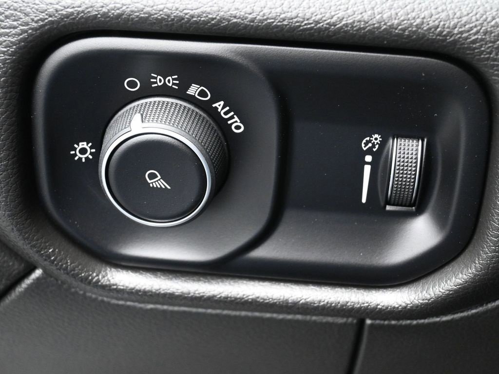 Used 2024 RAM 2500 Tradesman w/ Chrome Appearance Group image 15