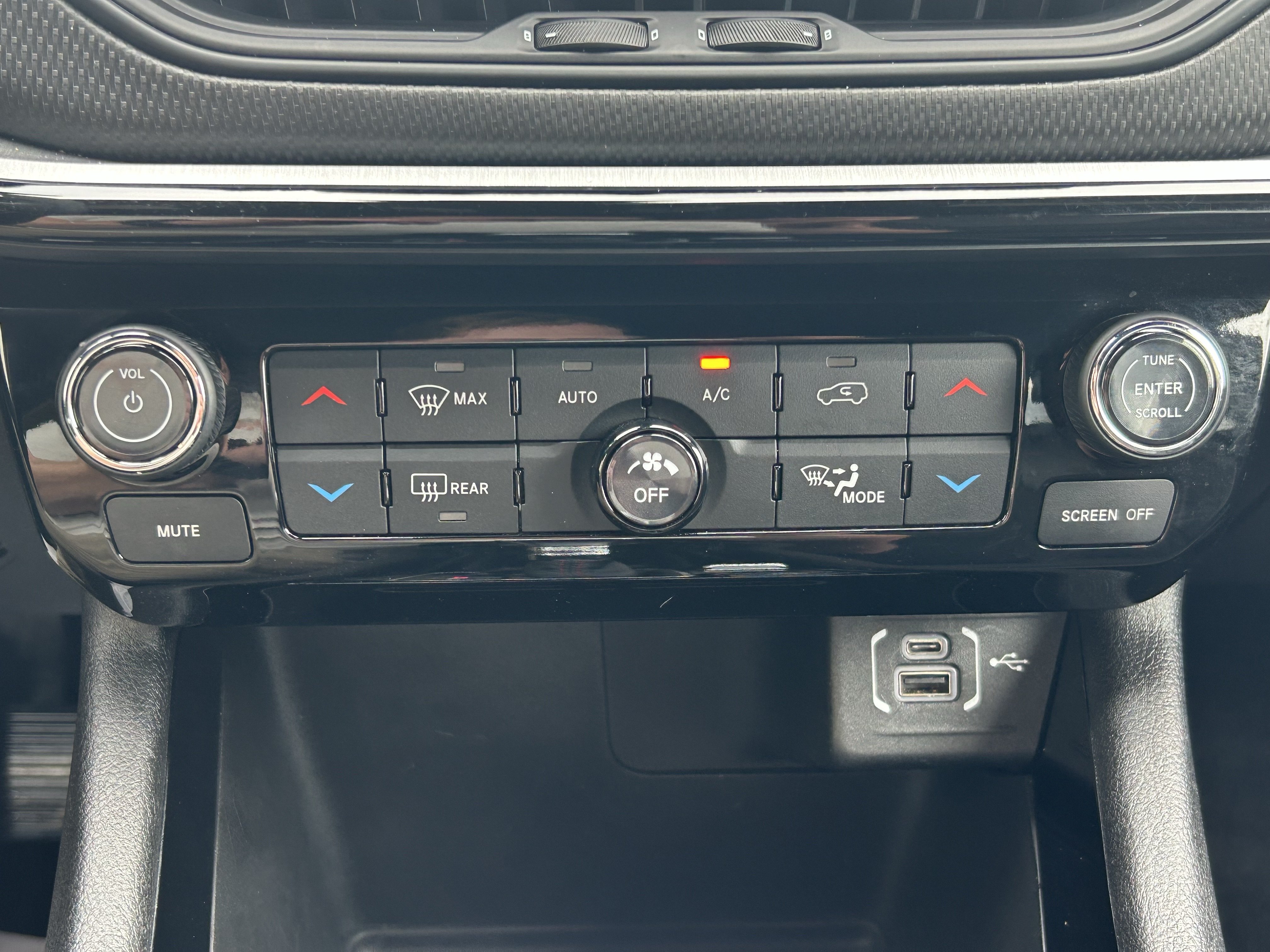 Used 2025 Jeep Compass Trailhawk AWD/4WD image 31