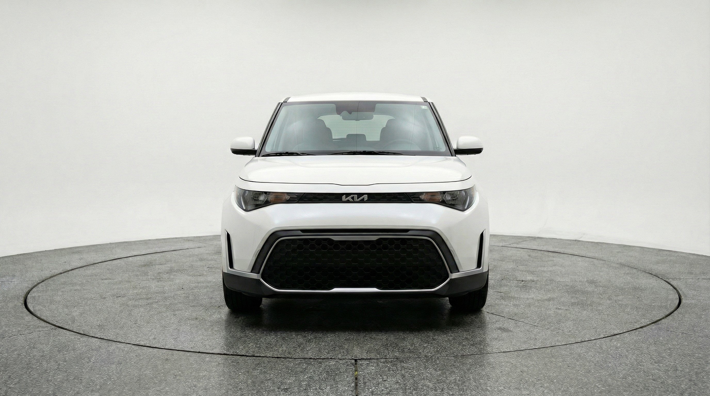 Used 2025 Kia Soul LX w/ LX Technology Package image 2