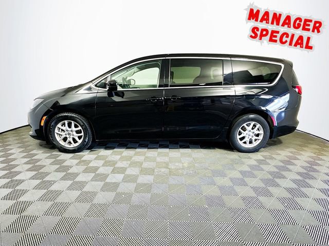 Used 2022 Chrysler Voyager LX FWD image 5