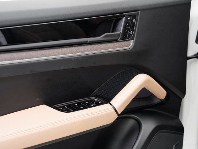 Certified 2025 Porsche Cayenne image 8