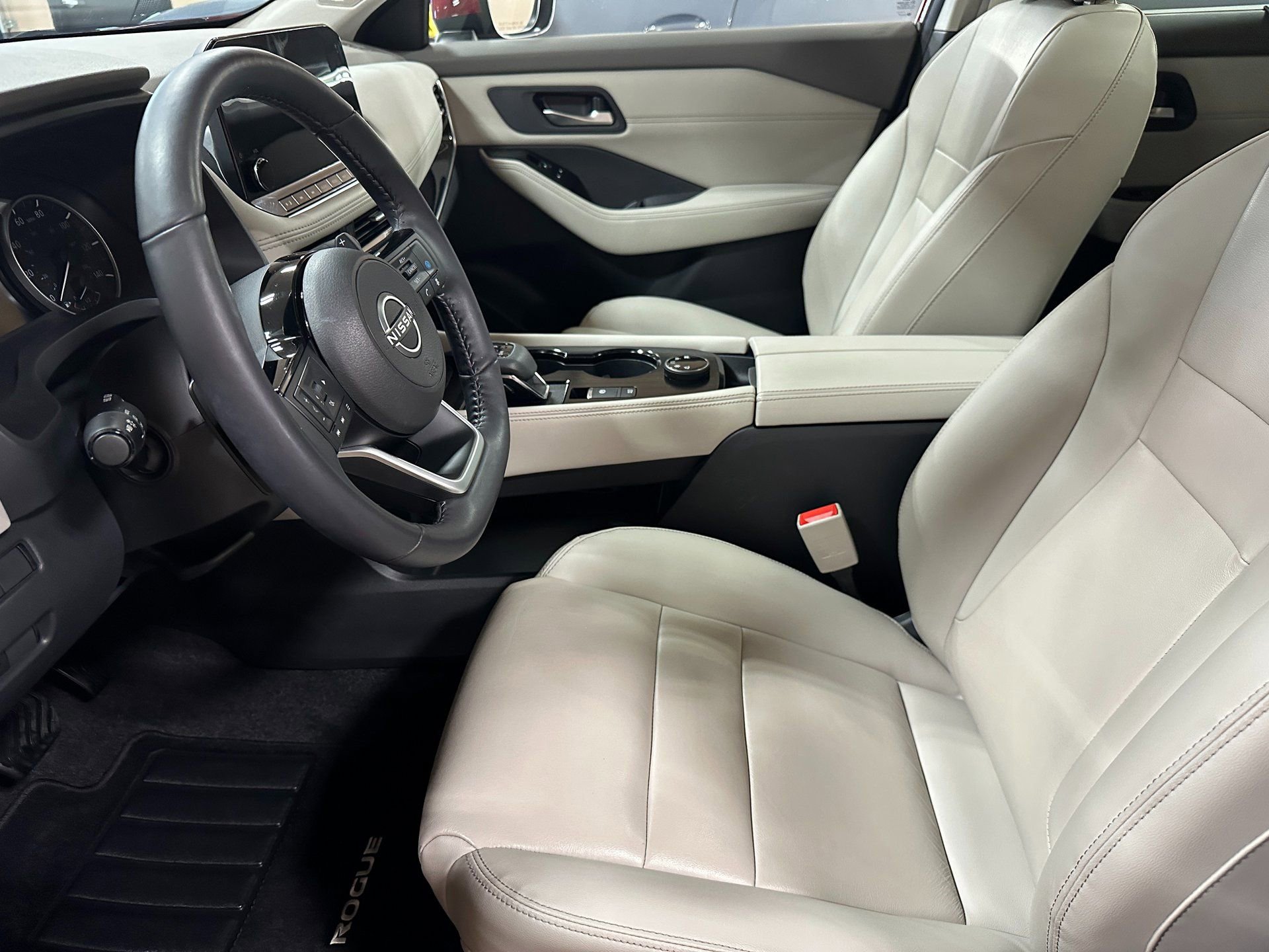 Used 2023 Nissan Rogue SL w/ SL Premium Package image 12