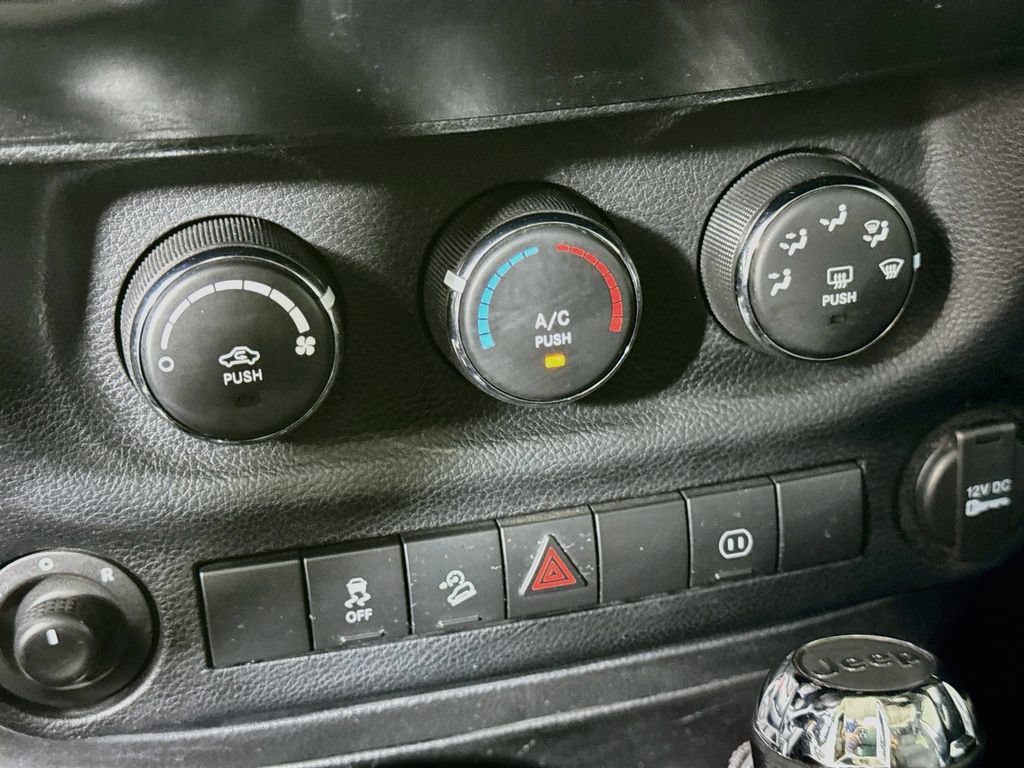 Used 2012 Jeep Wrangler Rubicon w/ PWR Convenience Group AWD/4WD image 17