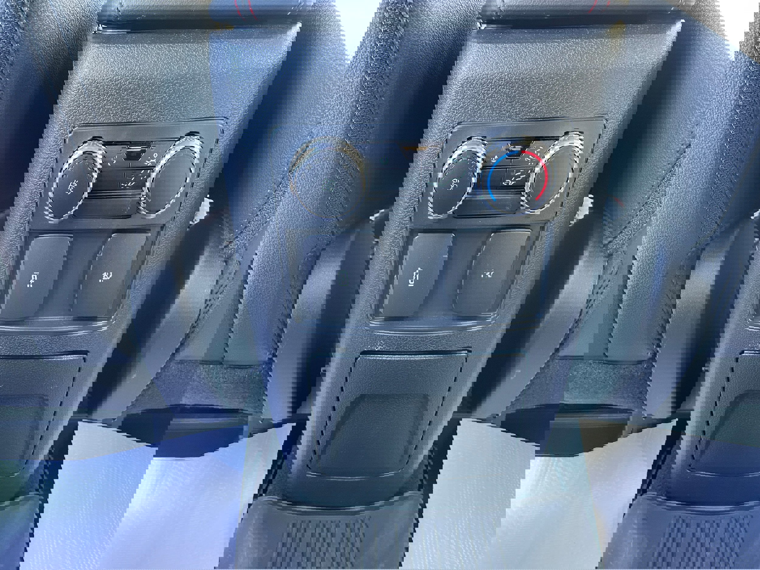 Used 2022 Ford Explorer ST-Line w/ Class IV Trailer Tow Package image 15