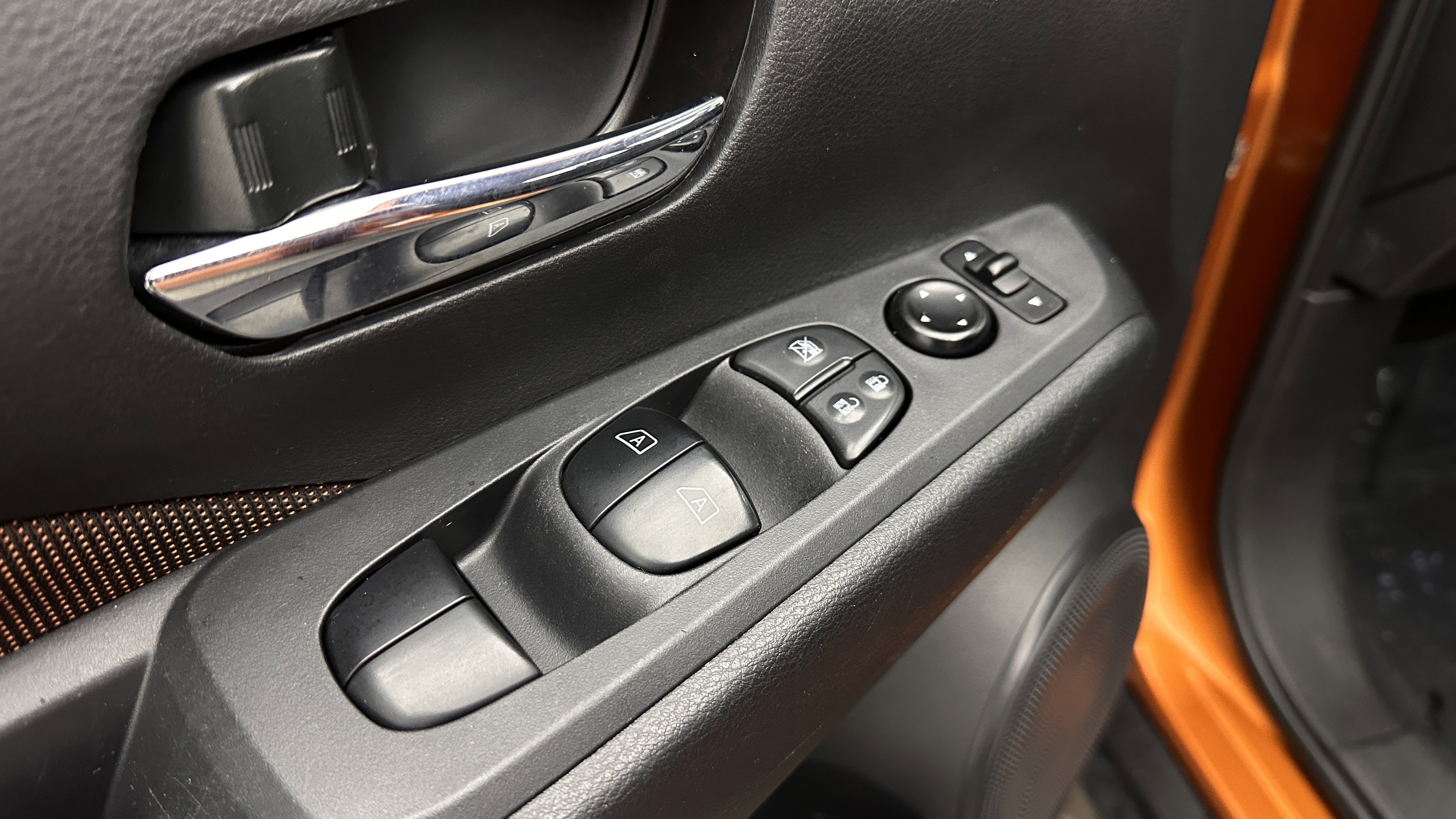 Used 2023 Nissan Kicks SR FWD image 11