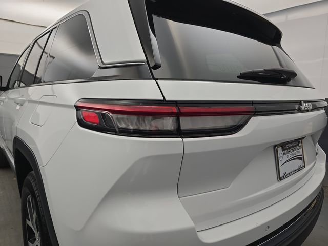 Used 2024 Jeep Grand Cherokee Limited image 18