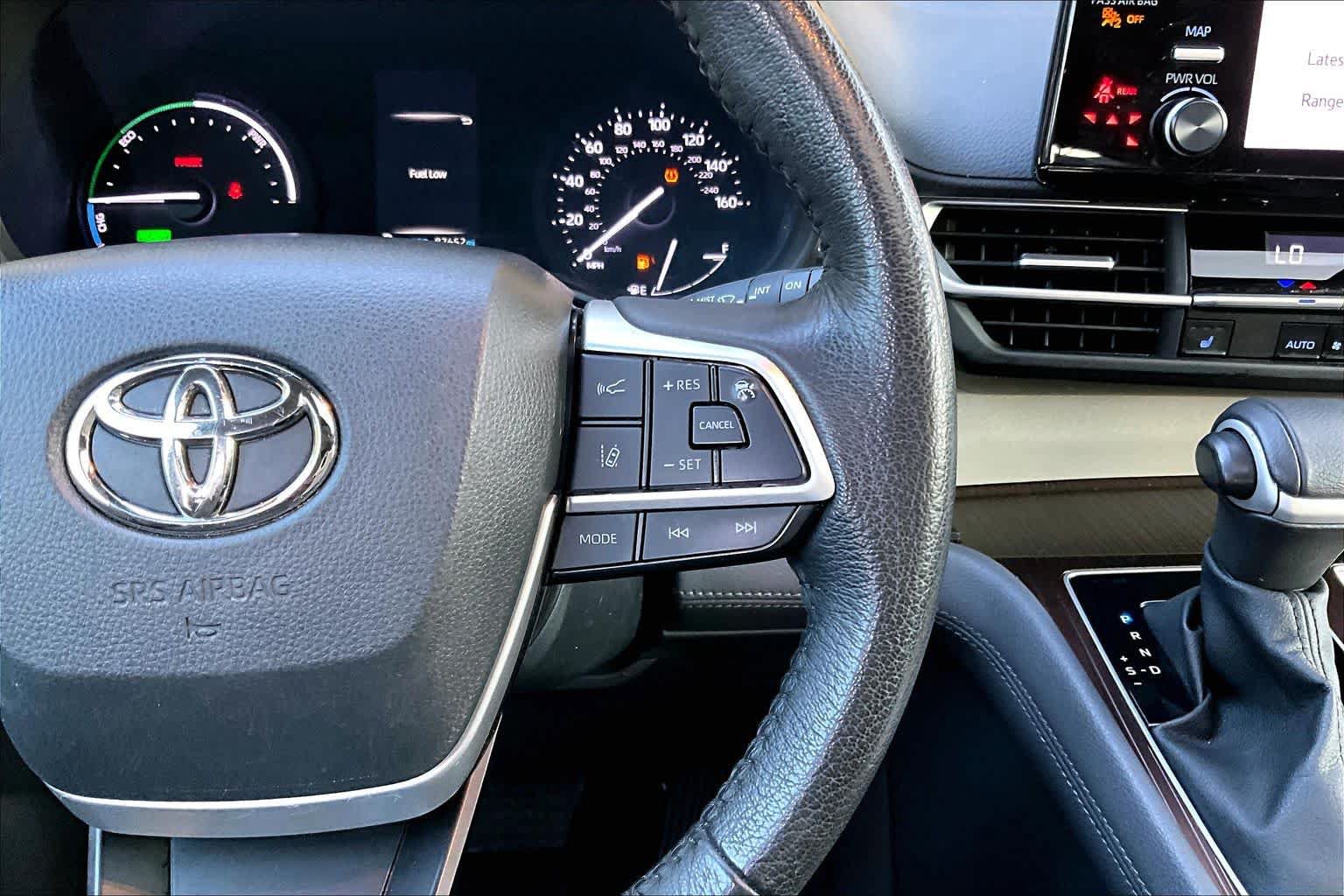 Certified 2023 Toyota Sienna XLE FWD image 25