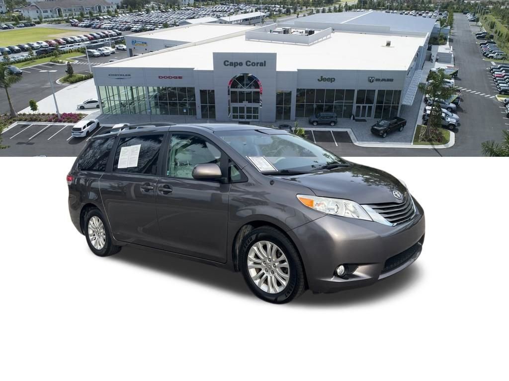 Used 2014 Toyota Sienna XLE image 10
