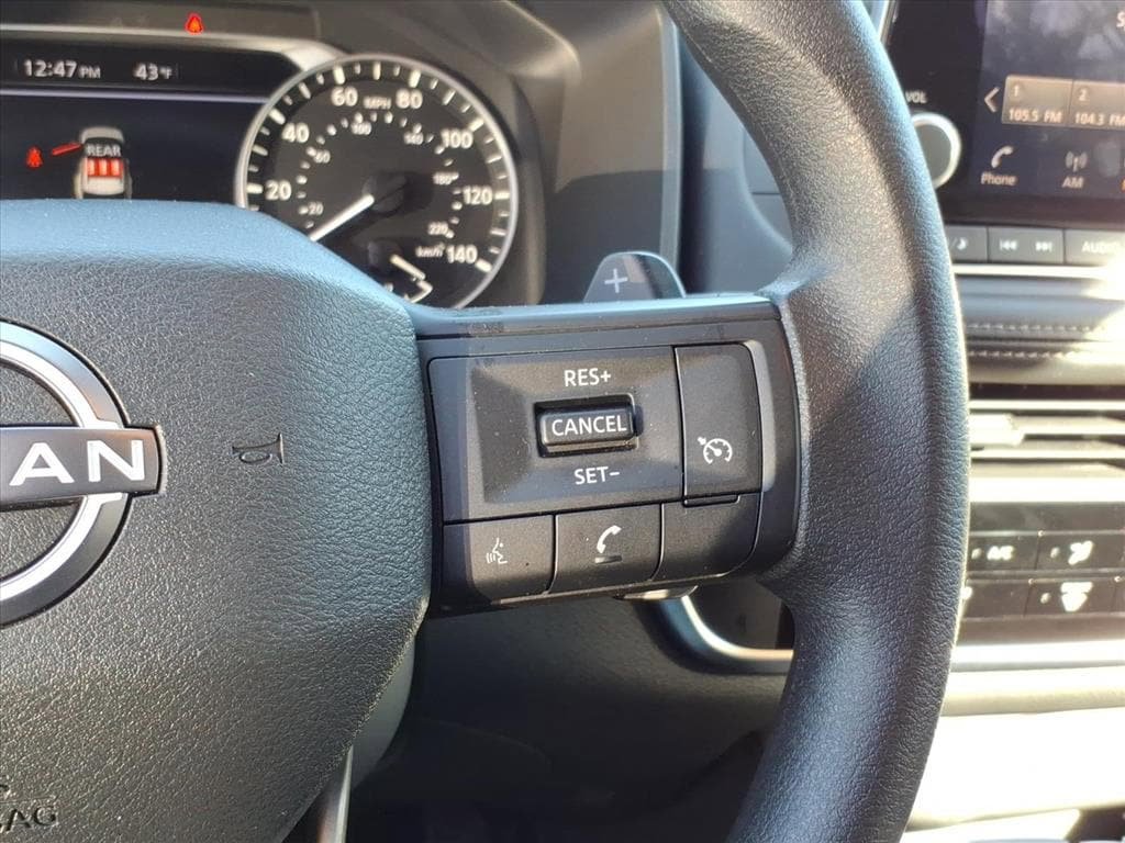 Used 2025 Nissan Rogue S image 13