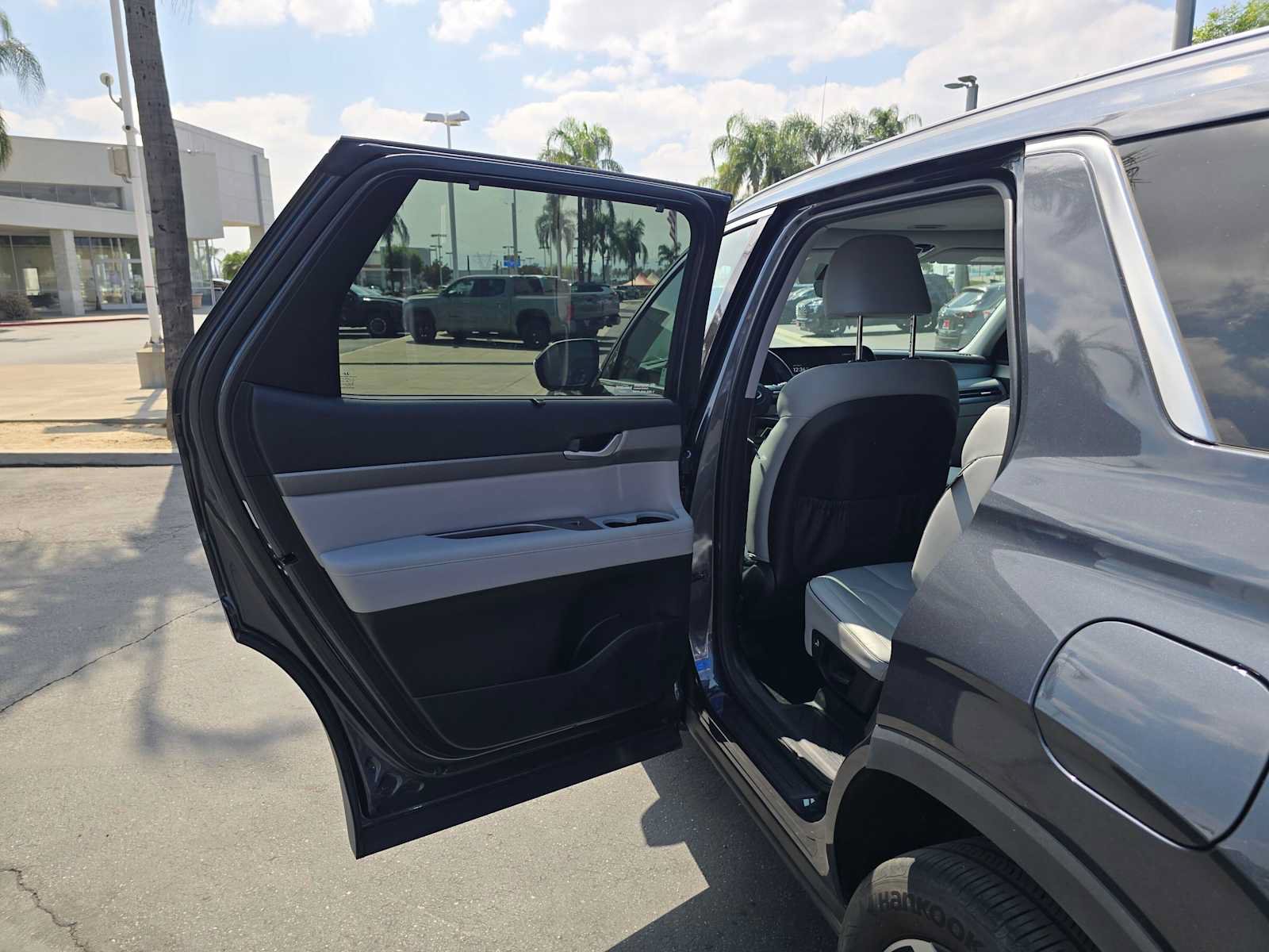 Used 2025 Hyundai Palisade SEL FWD image 17