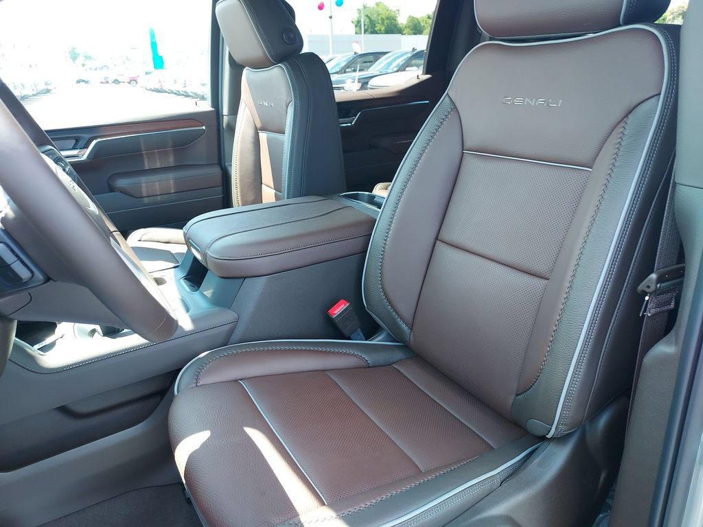 New 2026 GMC Sierra 1500 Denali w/ Technology Package AWD/4WD image 17