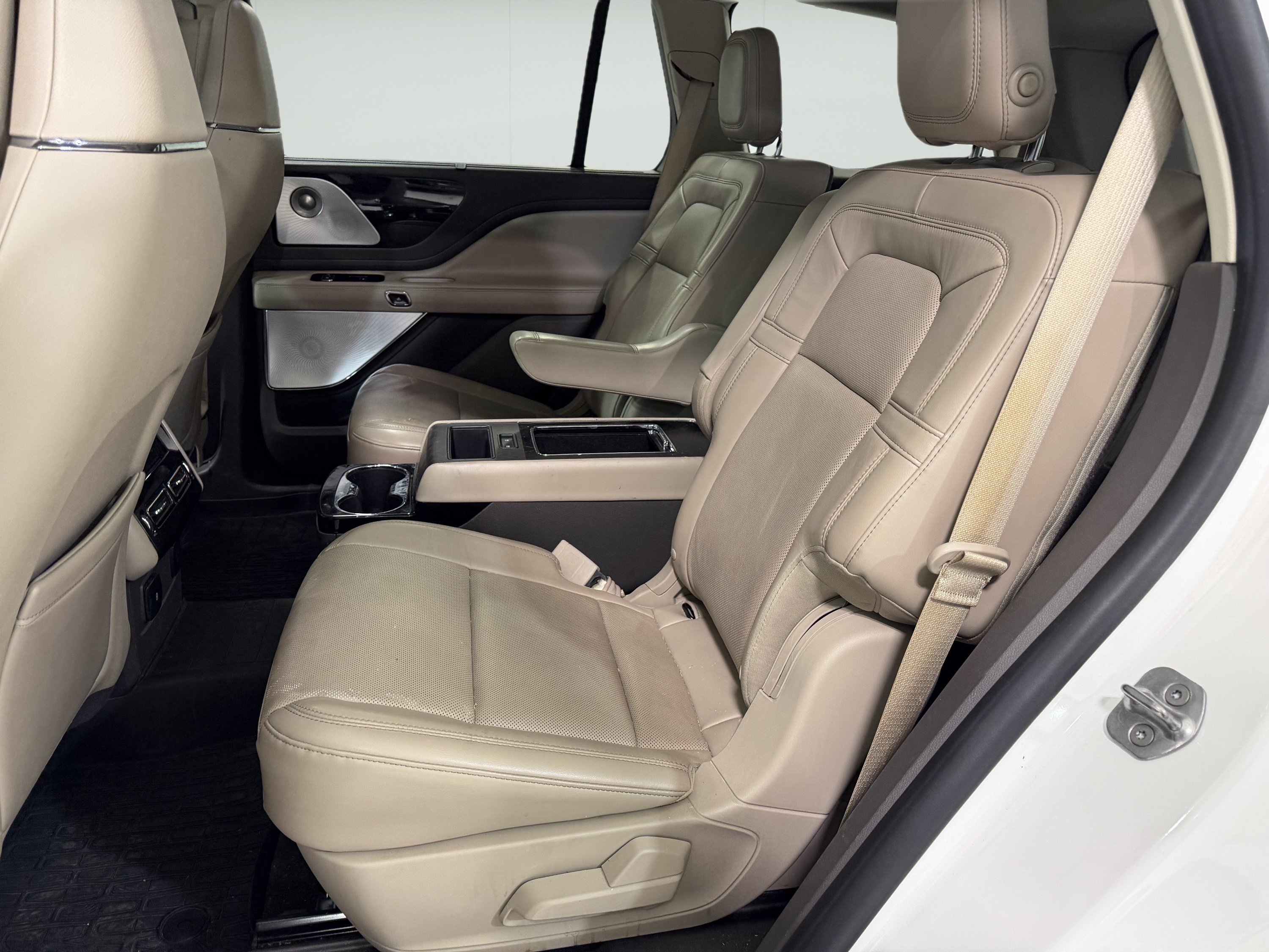 Used 2020 Lincoln Aviator Reserve w/ Equipment Group 202A AWD/4WD image 13