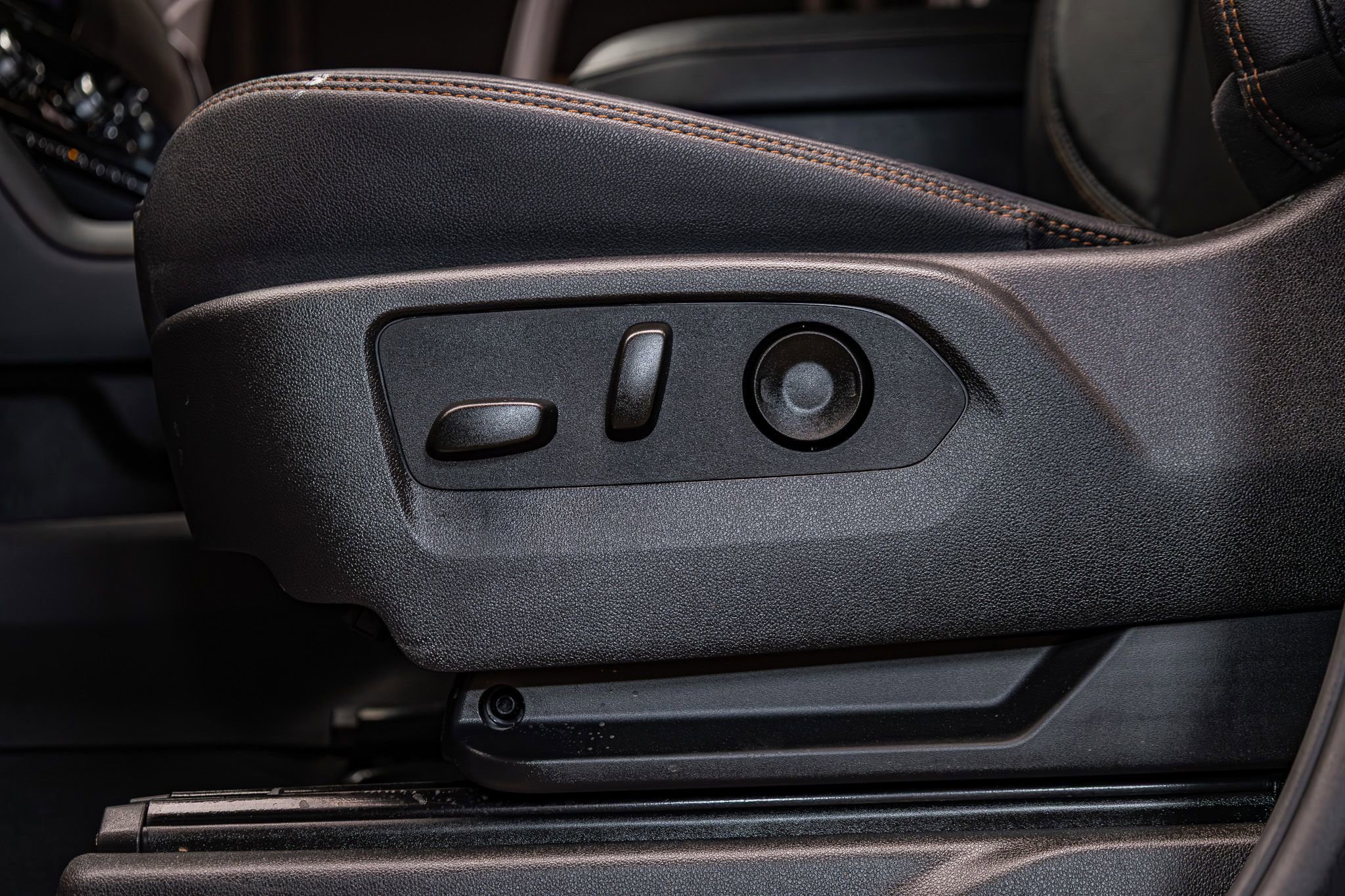 Used 2025 GMC Sierra 3500 AT4 w/ AT4 Premium Plus Package image 24