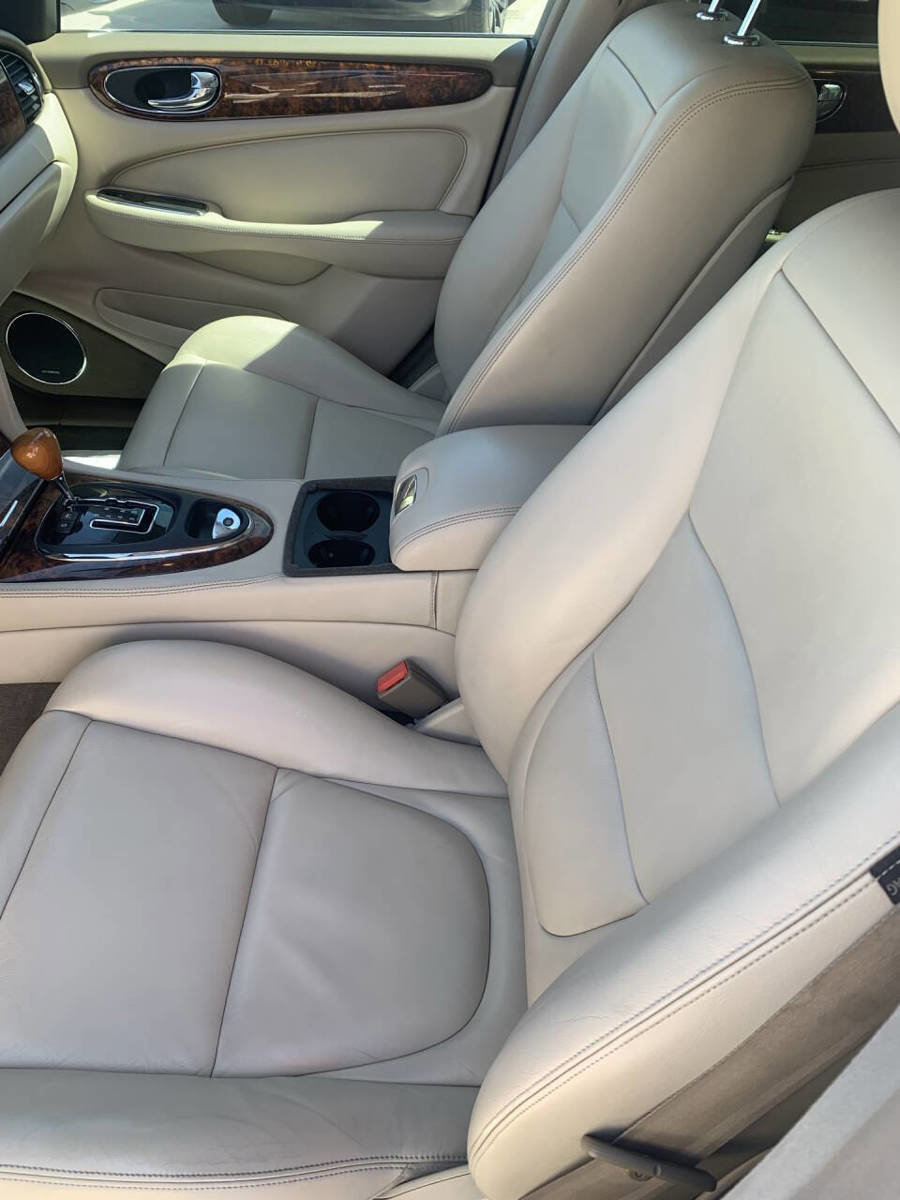 Used 2004 Jaguar XJ8 RWD image 17