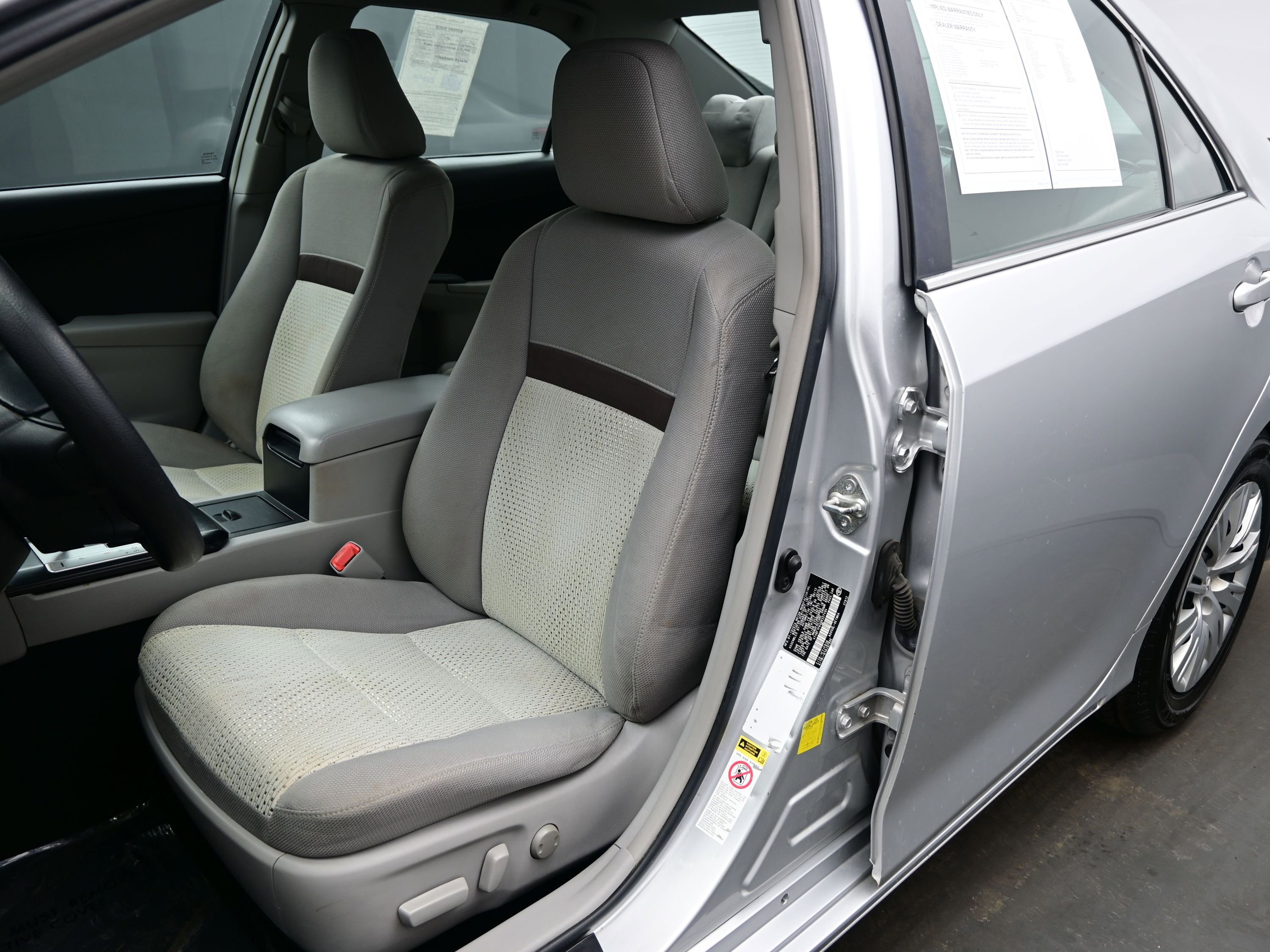 Used 2013 Toyota Camry LE image 12