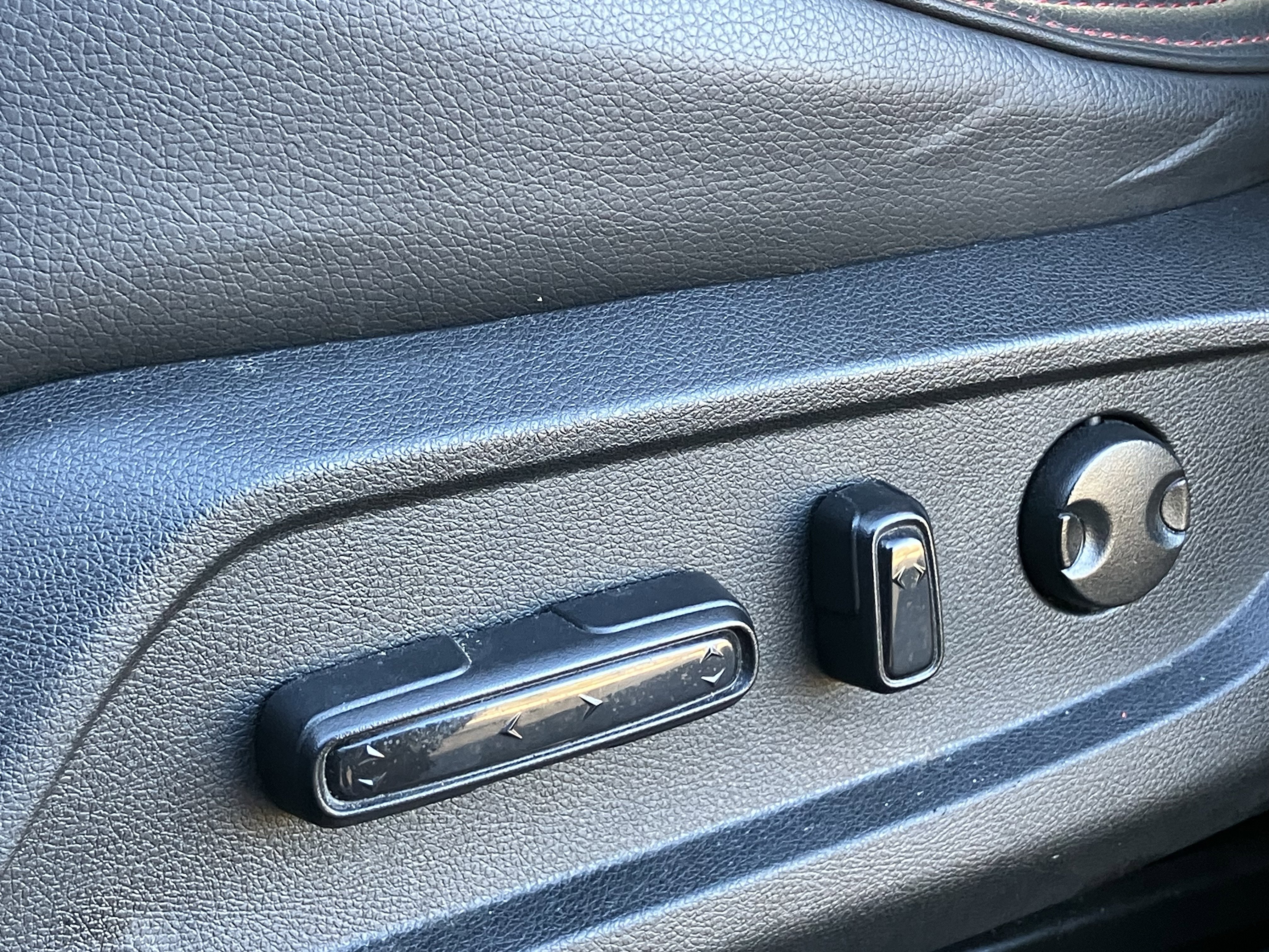 Certified 2025 Honda Pilot Black Edition image 17