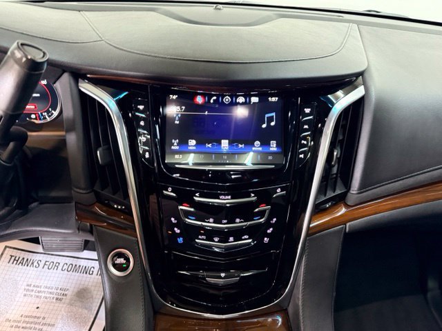 Used 2018 Cadillac Escalade Premium Luxury AWD/4WD image 23
