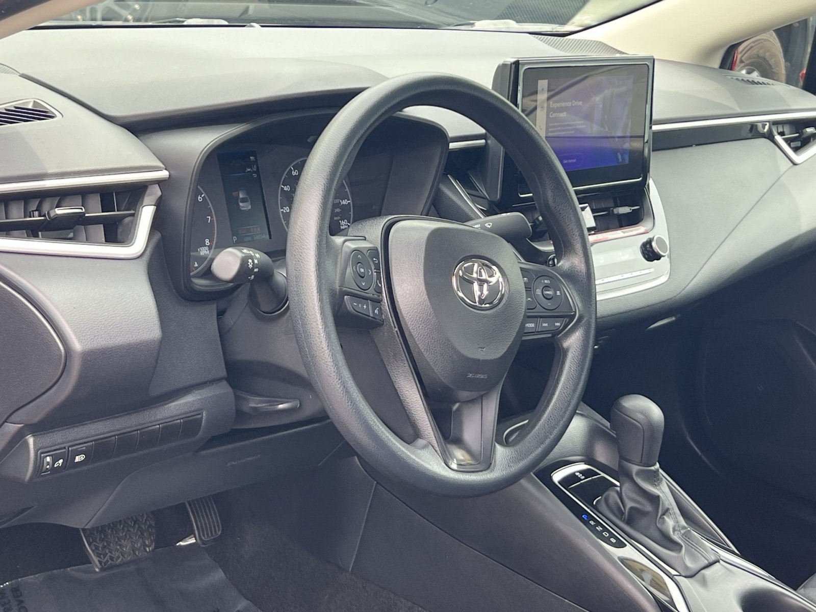 Used 2025 Toyota Corolla LE FWD image 15