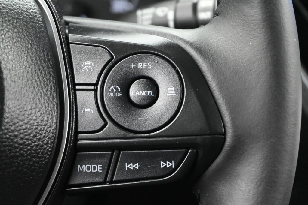 Used 2024 Toyota Corolla Cross LE w/ Moonroof Package FWD image 7