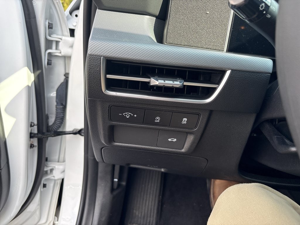 Used 2025 Hyundai Sonata SE FWD image 23