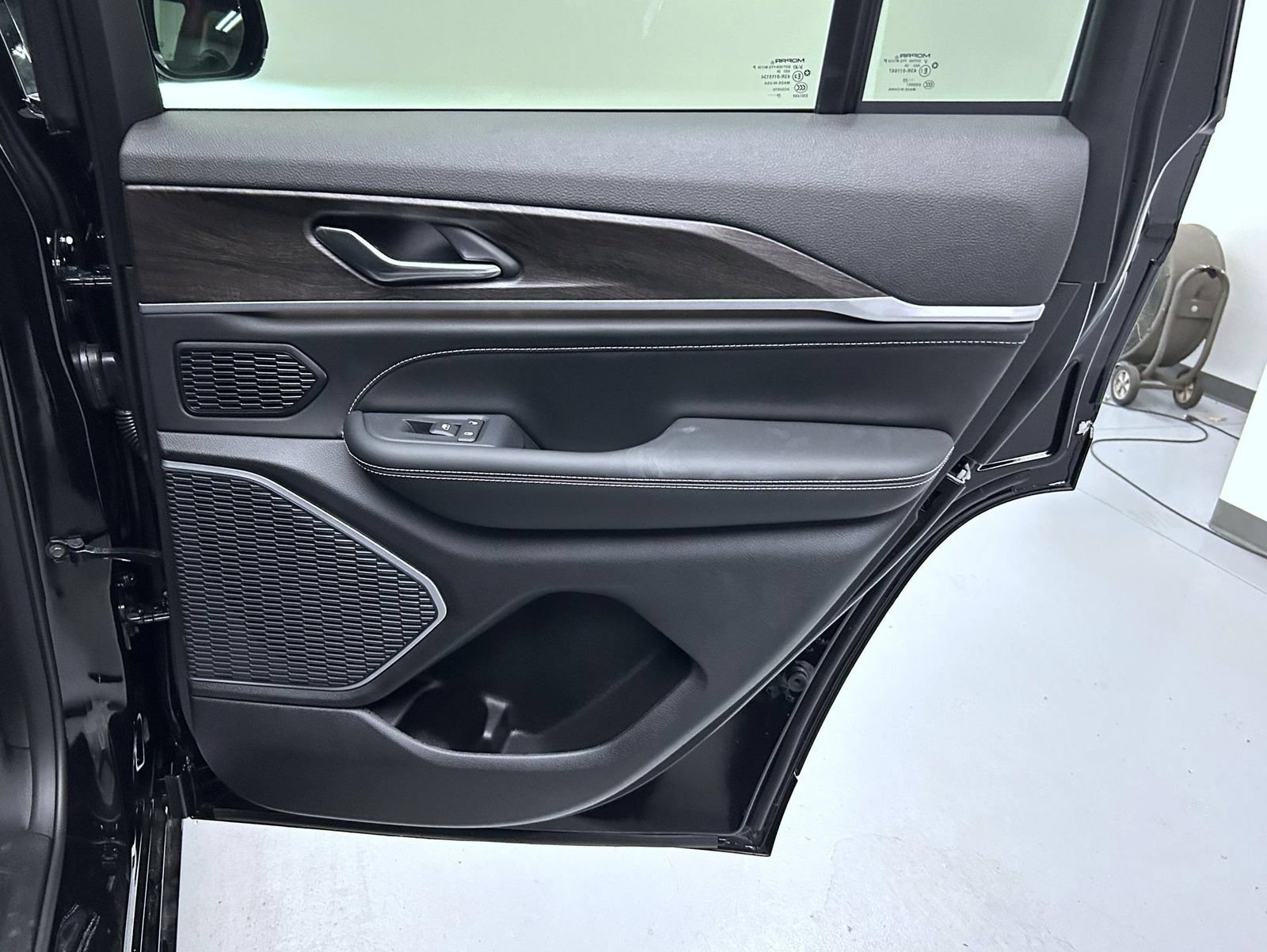 New 2027 Jeep Grand Cherokee Limited AWD/4WD image 17