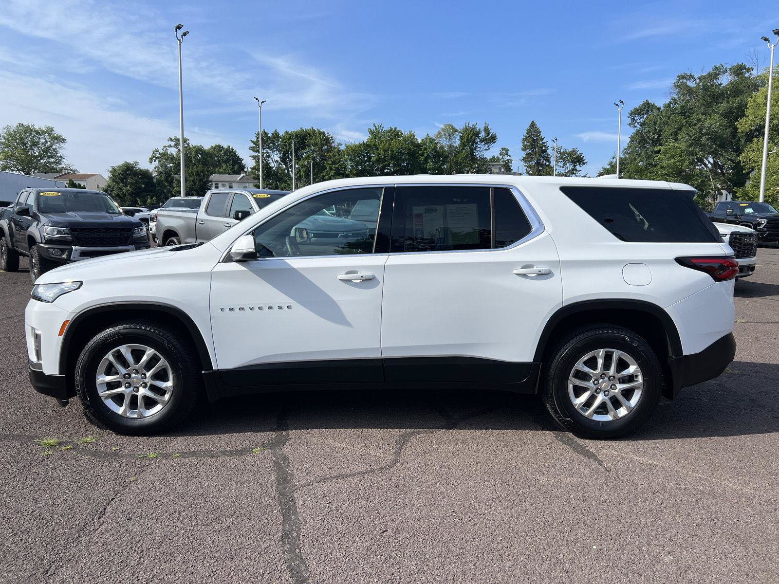 Used 2023 Chevrolet Traverse LS w/ Safety Package AWD/4WD image 4