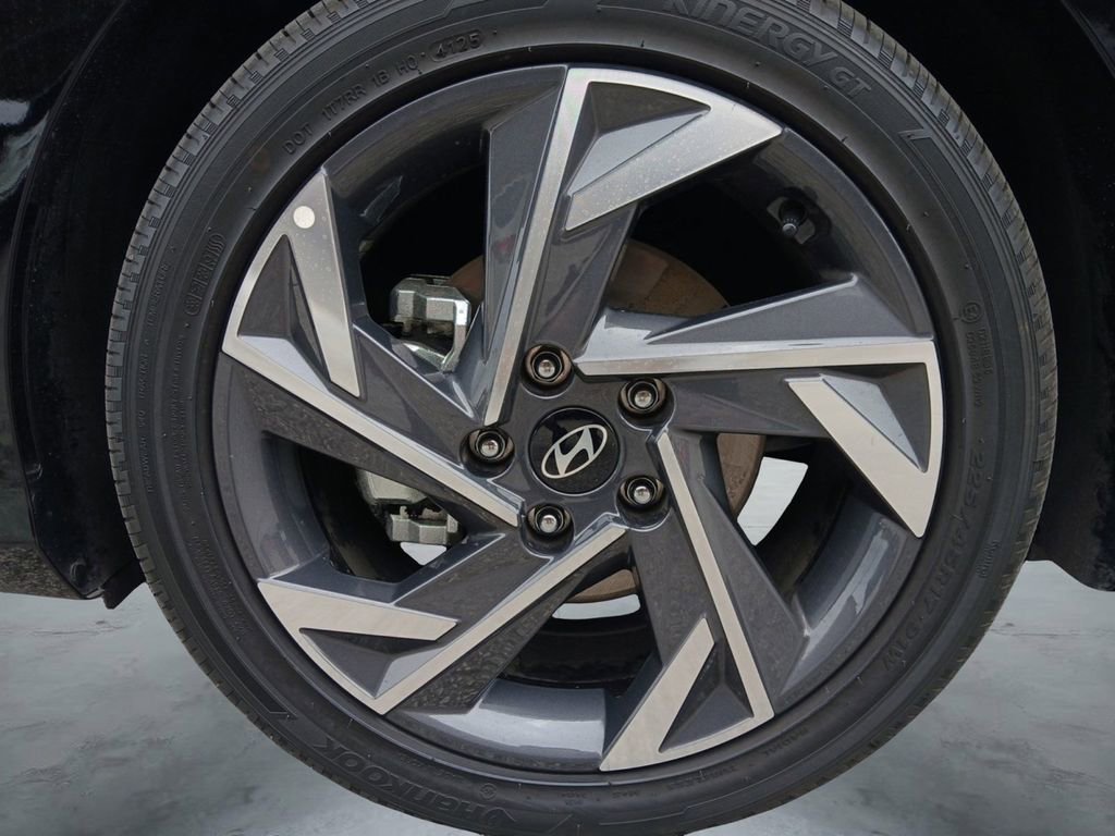 New 2026 Hyundai Elantra Limited FWD image 14