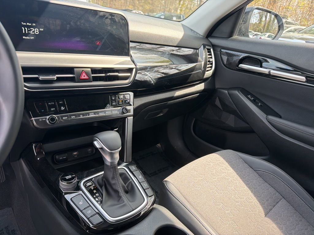 Certified 2025 Kia Seltos S image 17