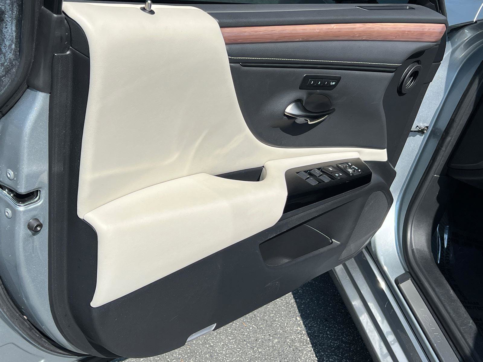 Certified 2023 Lexus ES 350 w/ Premium Package image 7