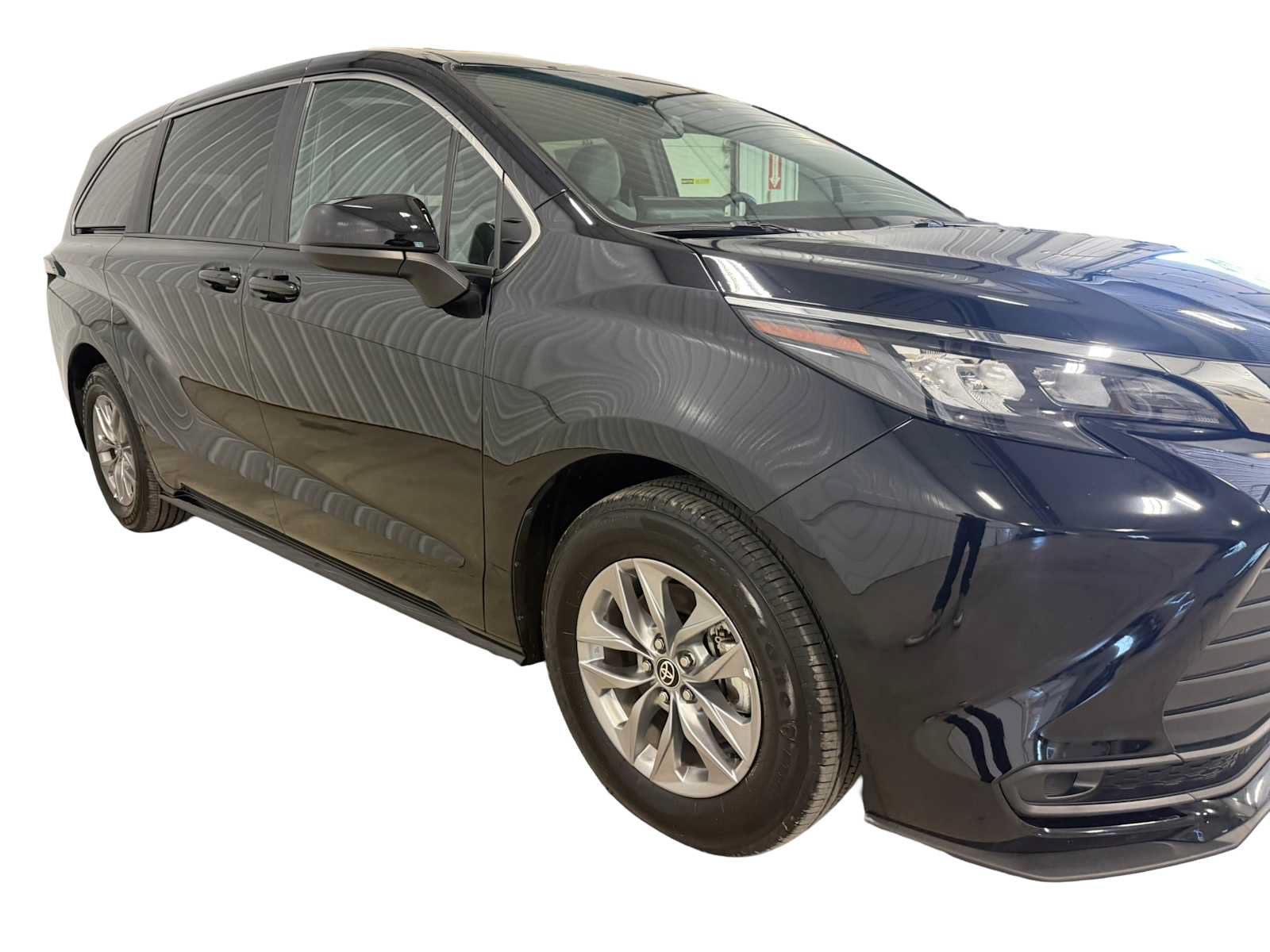 Certified 2026 Toyota Sienna LE AWD/4WD image 10