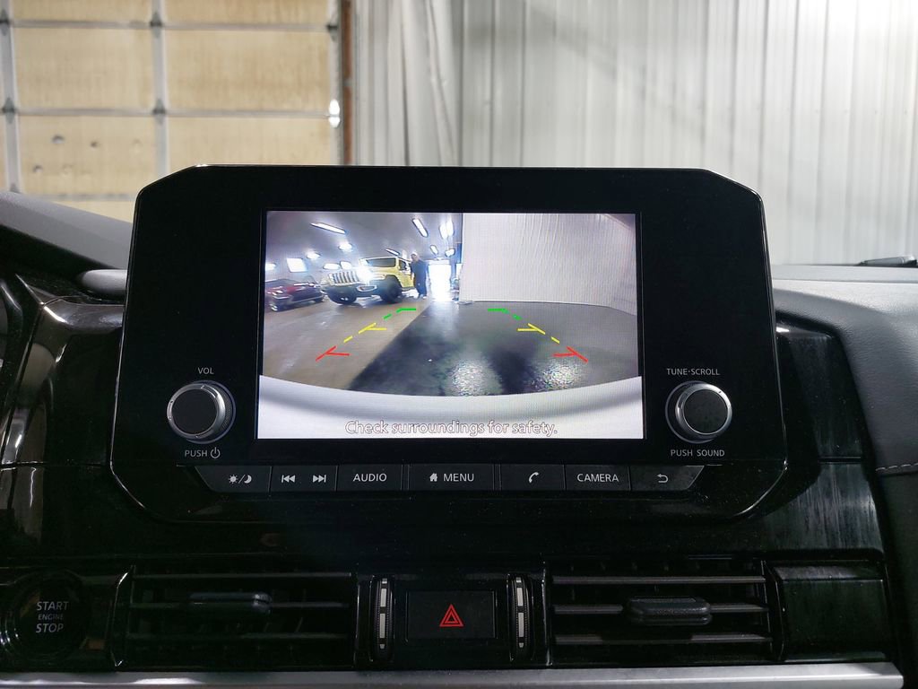 Used 2025 Nissan Pathfinder SV image 26