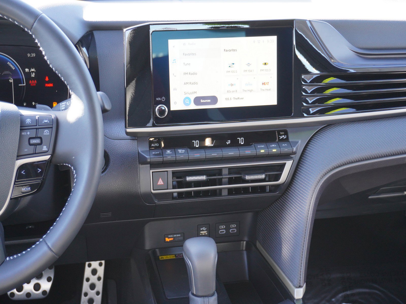 Used 2025 Toyota Camry SE image 14