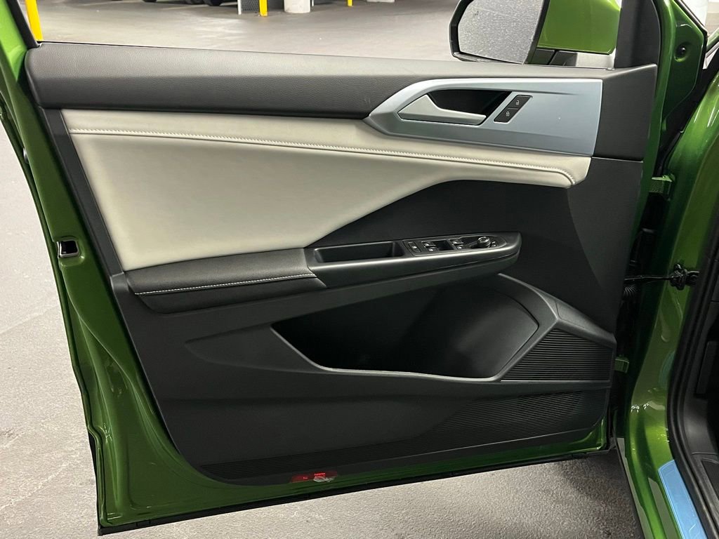 New 2026 Volkswagen Taos SE image 18