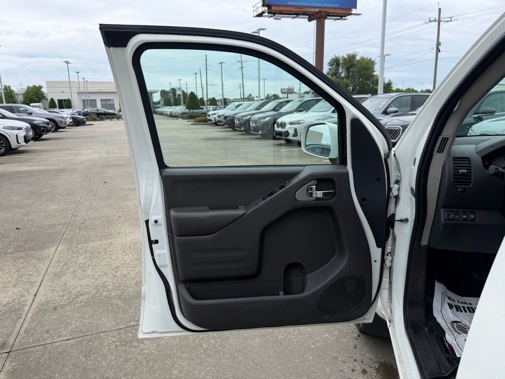 Used 2018 Nissan Frontier PRO-4X AWD/4WD image 9