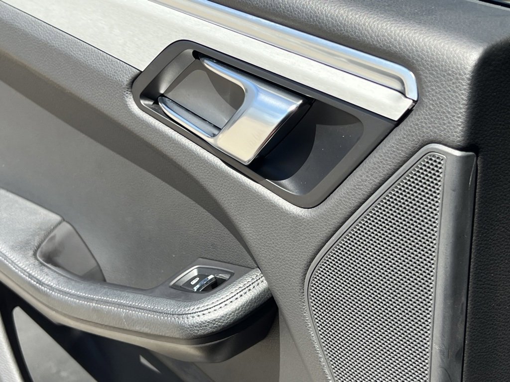 Used 2023 Porsche Macan S w/ Sport Chrono Package image 35