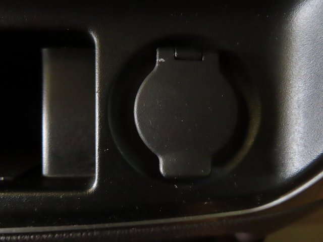 Used 2014 Nissan Armada Platinum w/ Platinum Reserve Package image 26