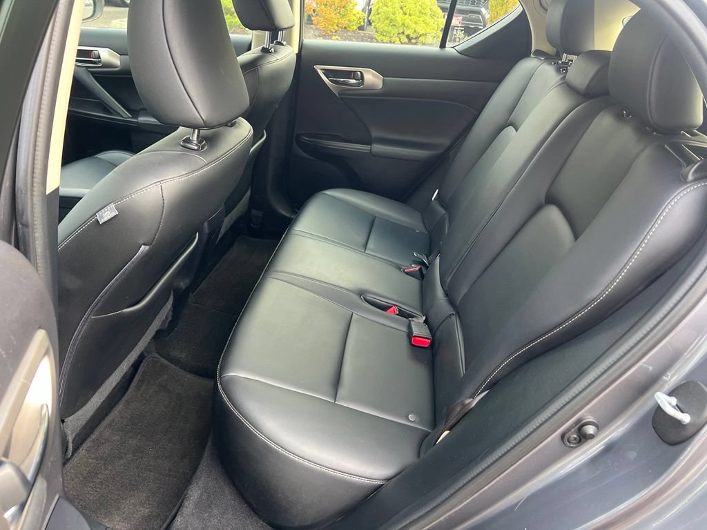 Used 2015 Lexus CT 200h w/ Seat Comfort Package FWD image 17