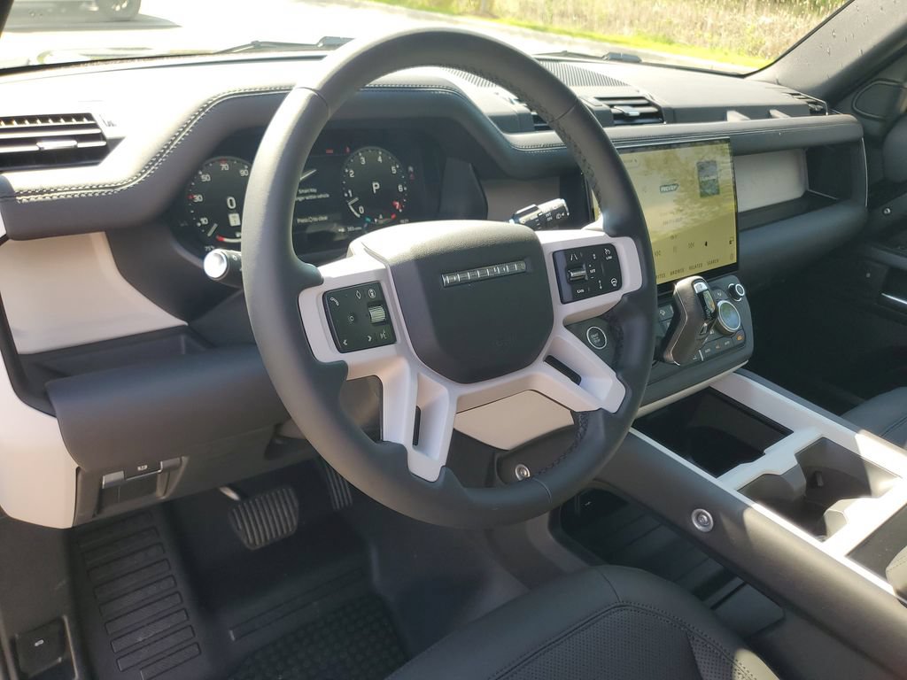 Used 2026 Land Rover Defender 130 X-Dynamic SE AWD/4WD image 14