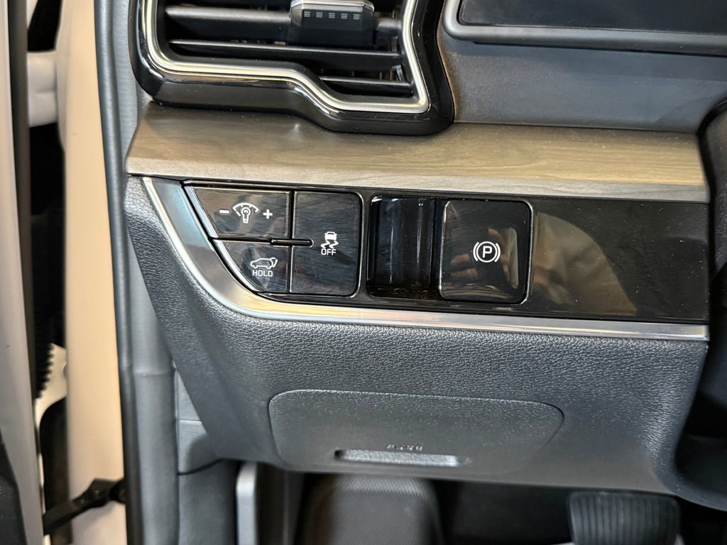 Used 2025 Kia Sportage X-Line w/ Premium Package image 19